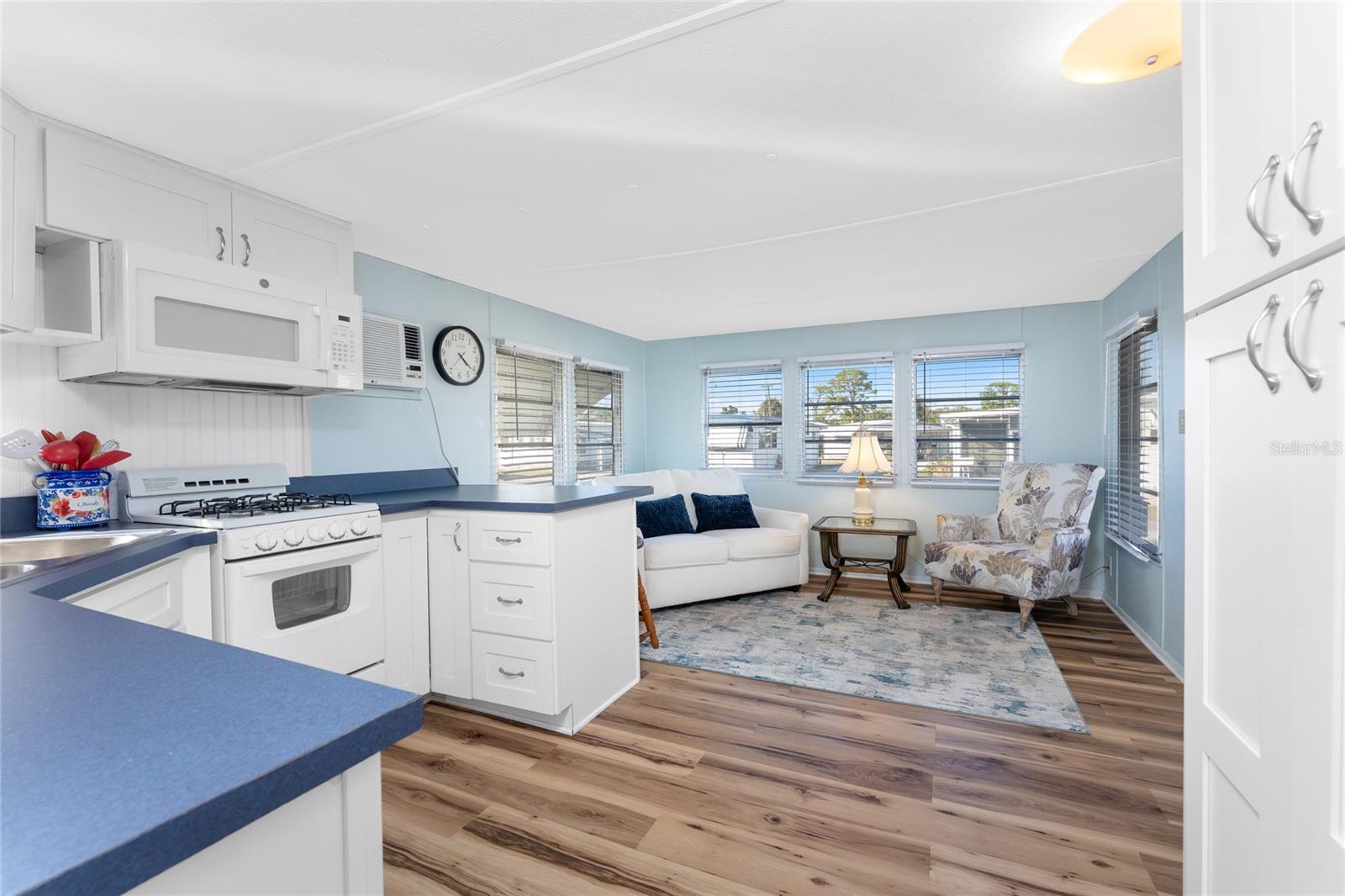 Listing photo id 11 for 1891 Englewood Road 11