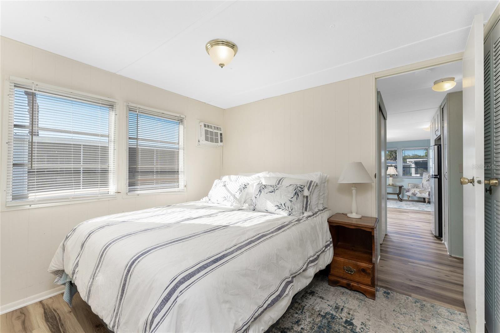 Listing photo id 13 for 1891 Englewood Road 11