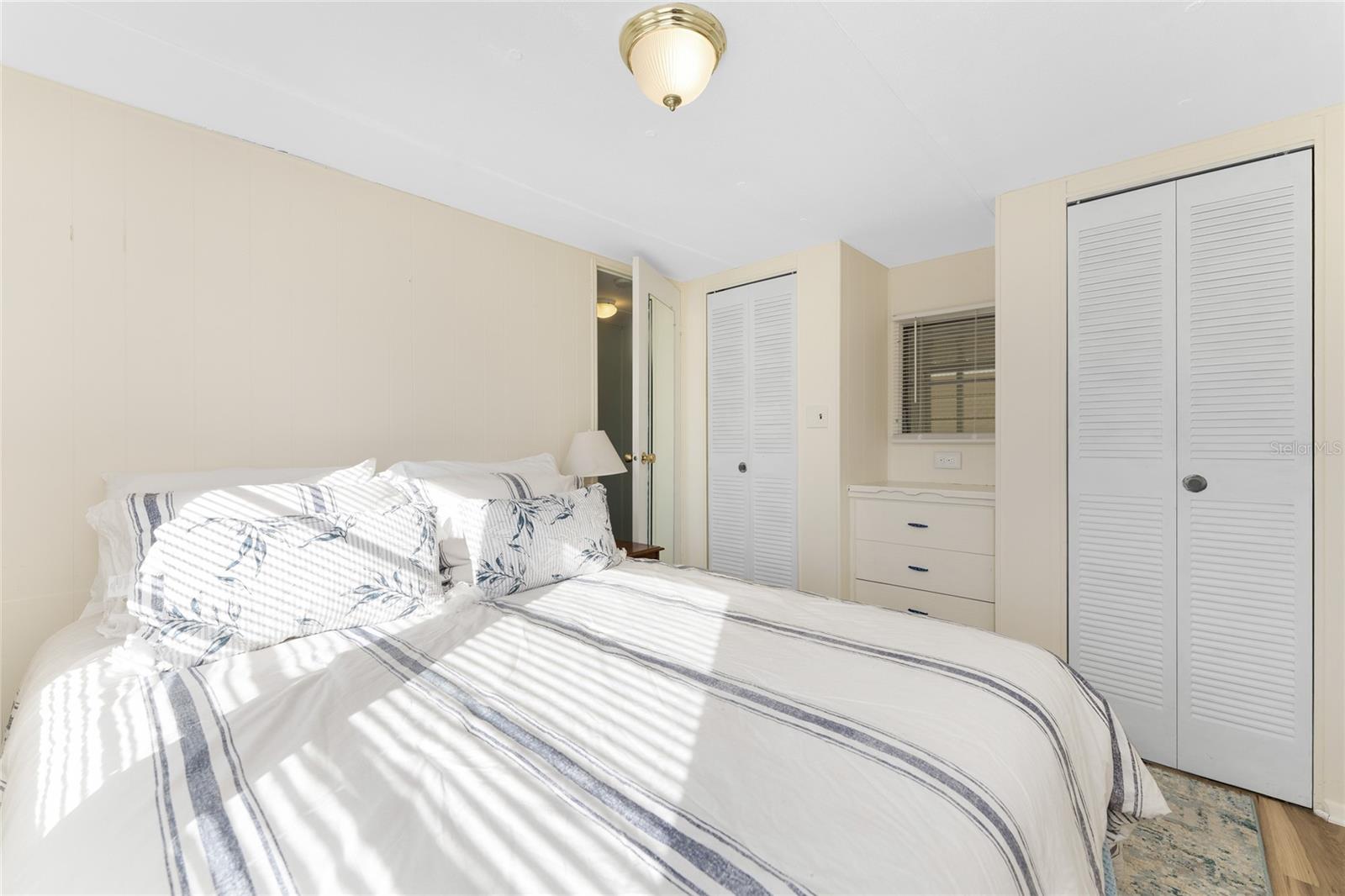 Listing photo id 15 for 1891 Englewood Road 11