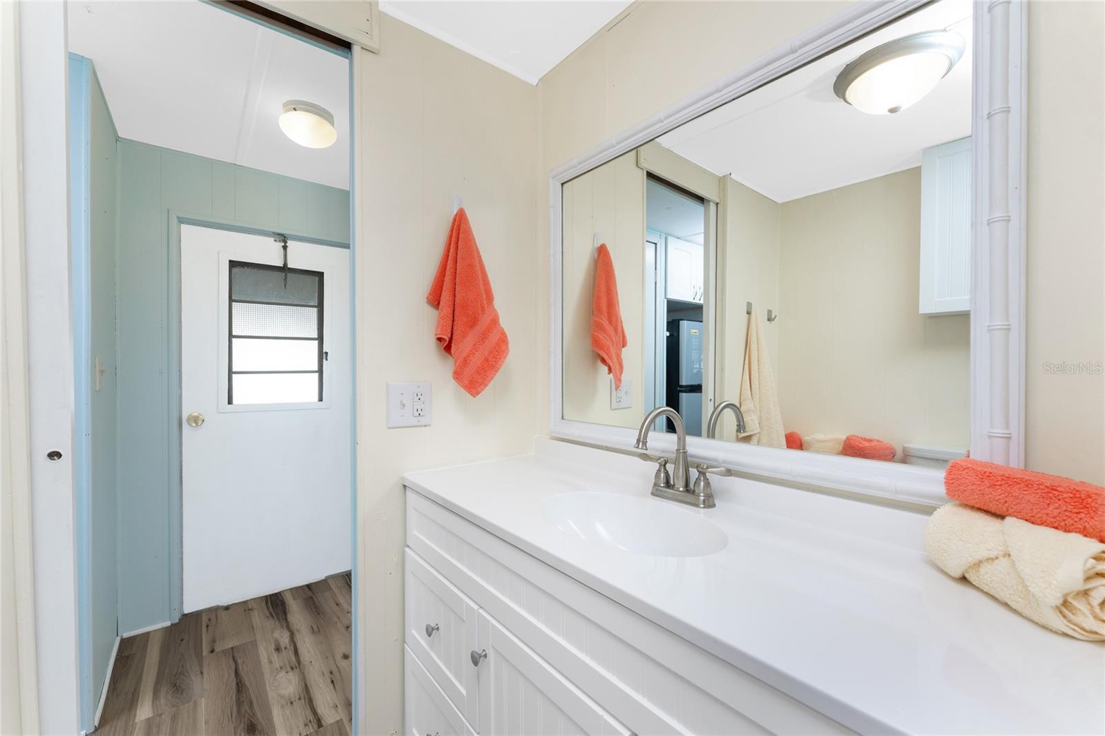 Listing photo id 18 for 1891 Englewood Road 11