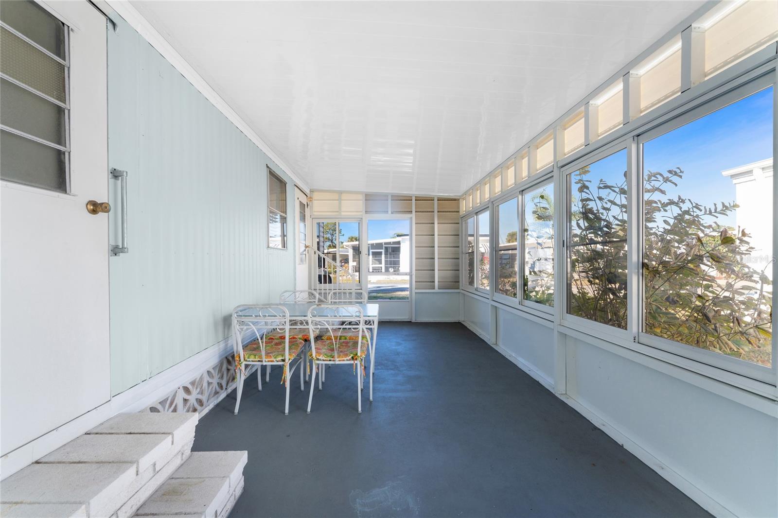 Listing photo id 19 for 1891 Englewood Road 11