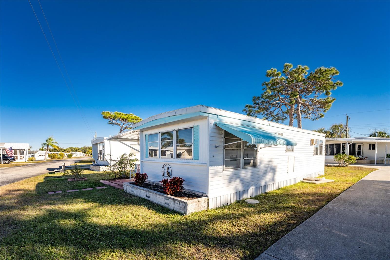 Listing photo id 24 for 1891 Englewood Road 11