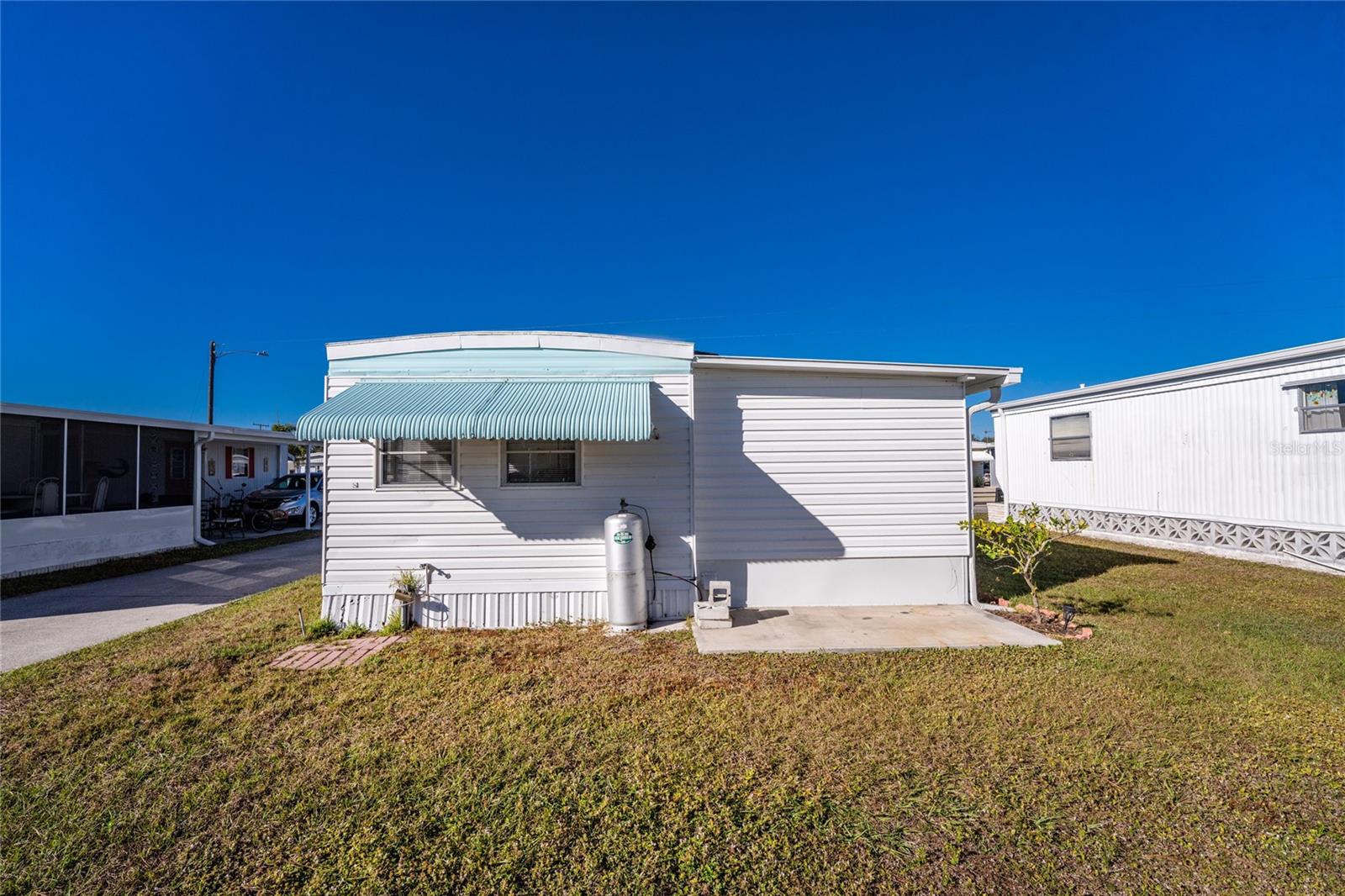 Listing photo id 27 for 1891 Englewood Road 11