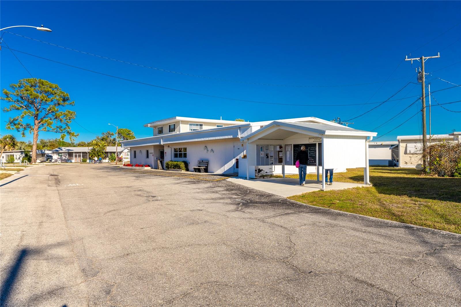 Listing photo id 45 for 1891 Englewood Road 11