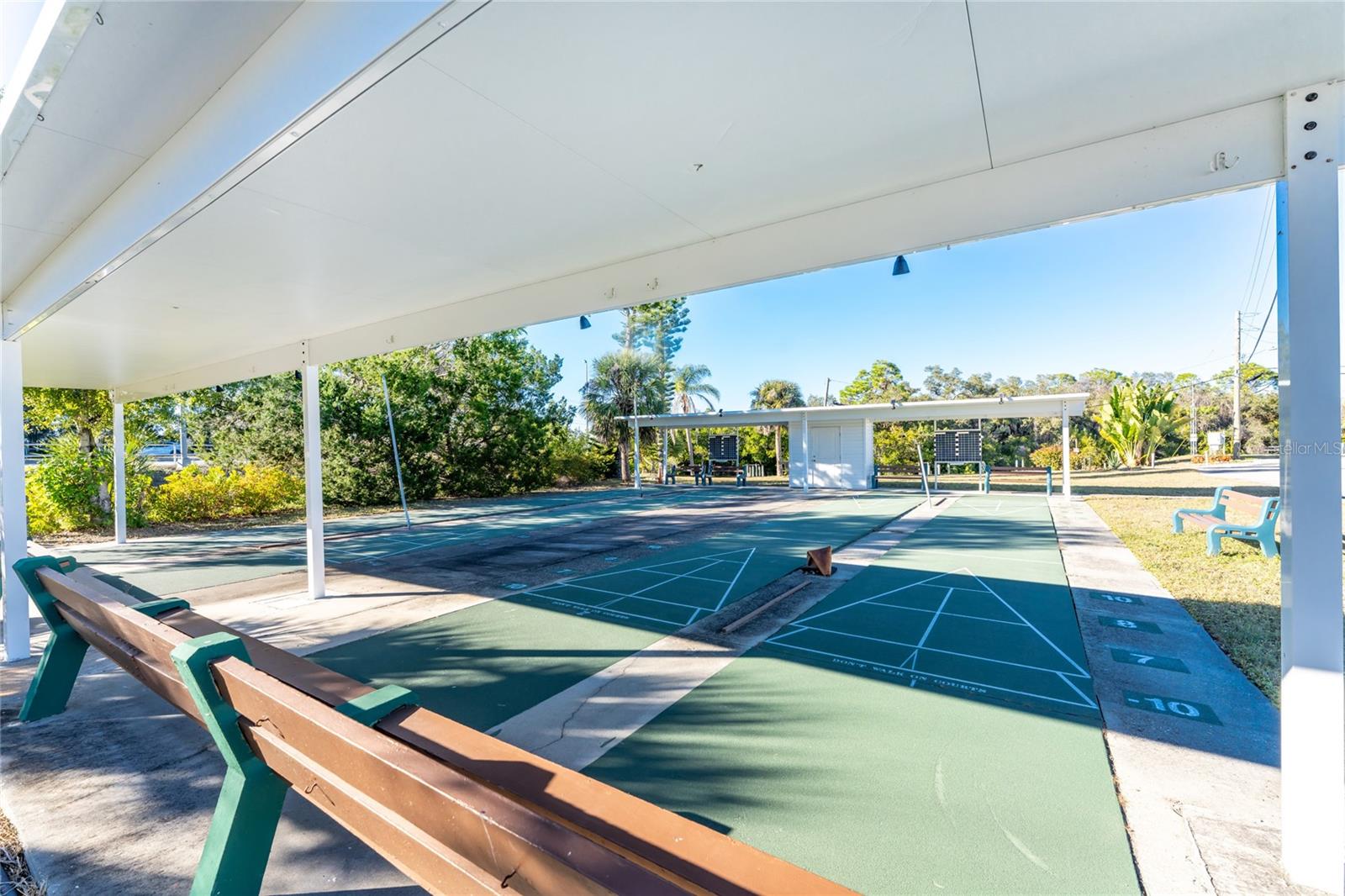 Listing photo id 46 for 1891 Englewood Road 11