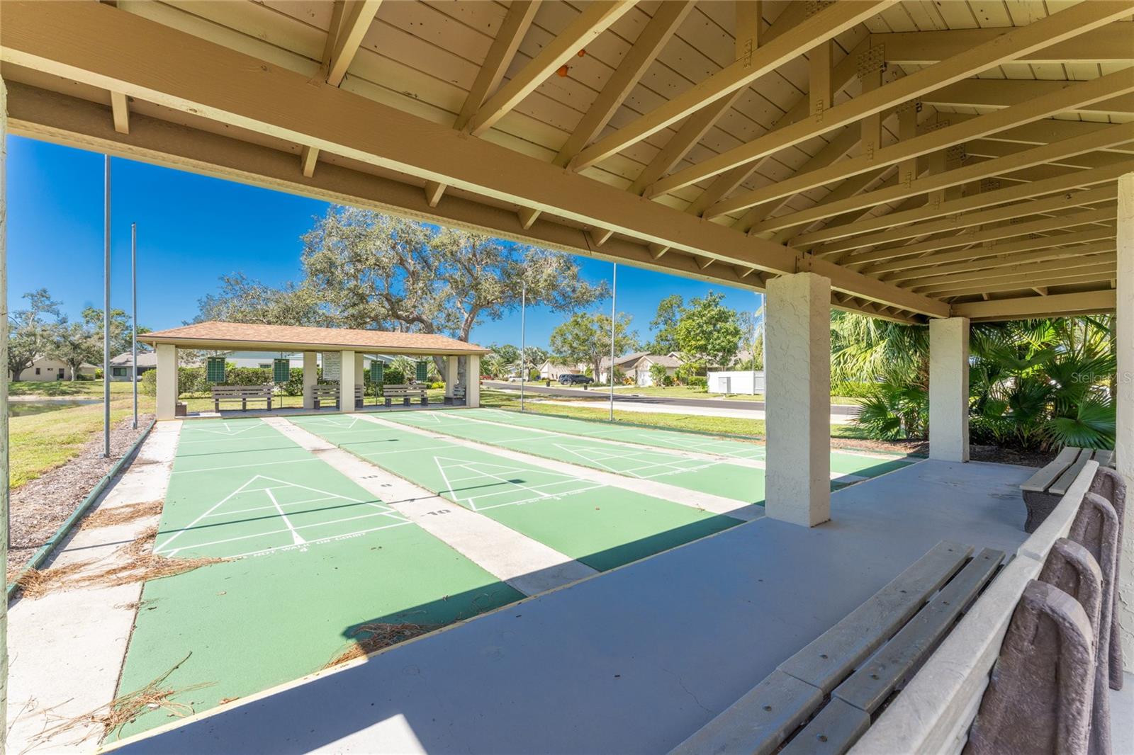 Listing photo id 47 for 1891 Englewood Road 11