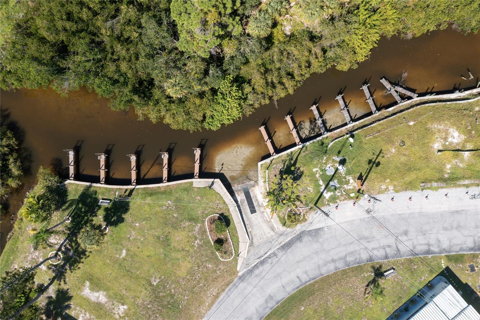 Listing photo id 5 for 1891 Englewood Road 11