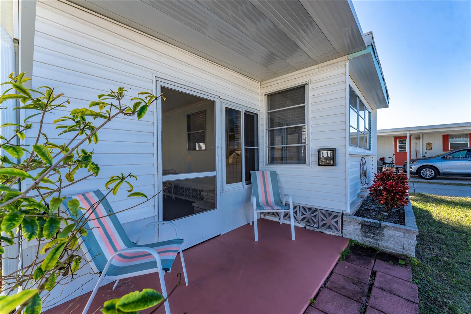 Listing photo id 7 for 1891 Englewood Road 11