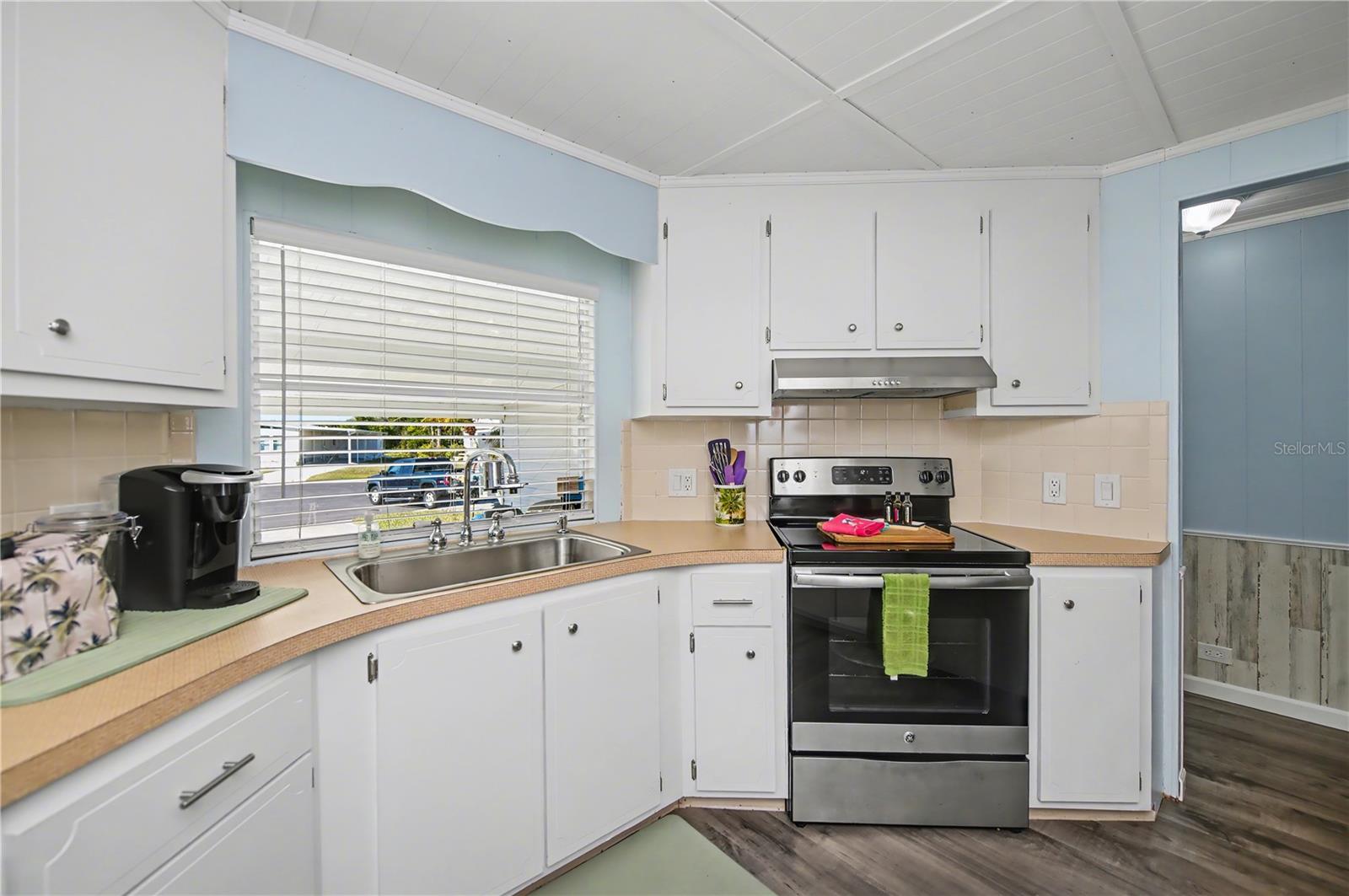 Image 10 of 63 For 3303 Blue Jay Lane