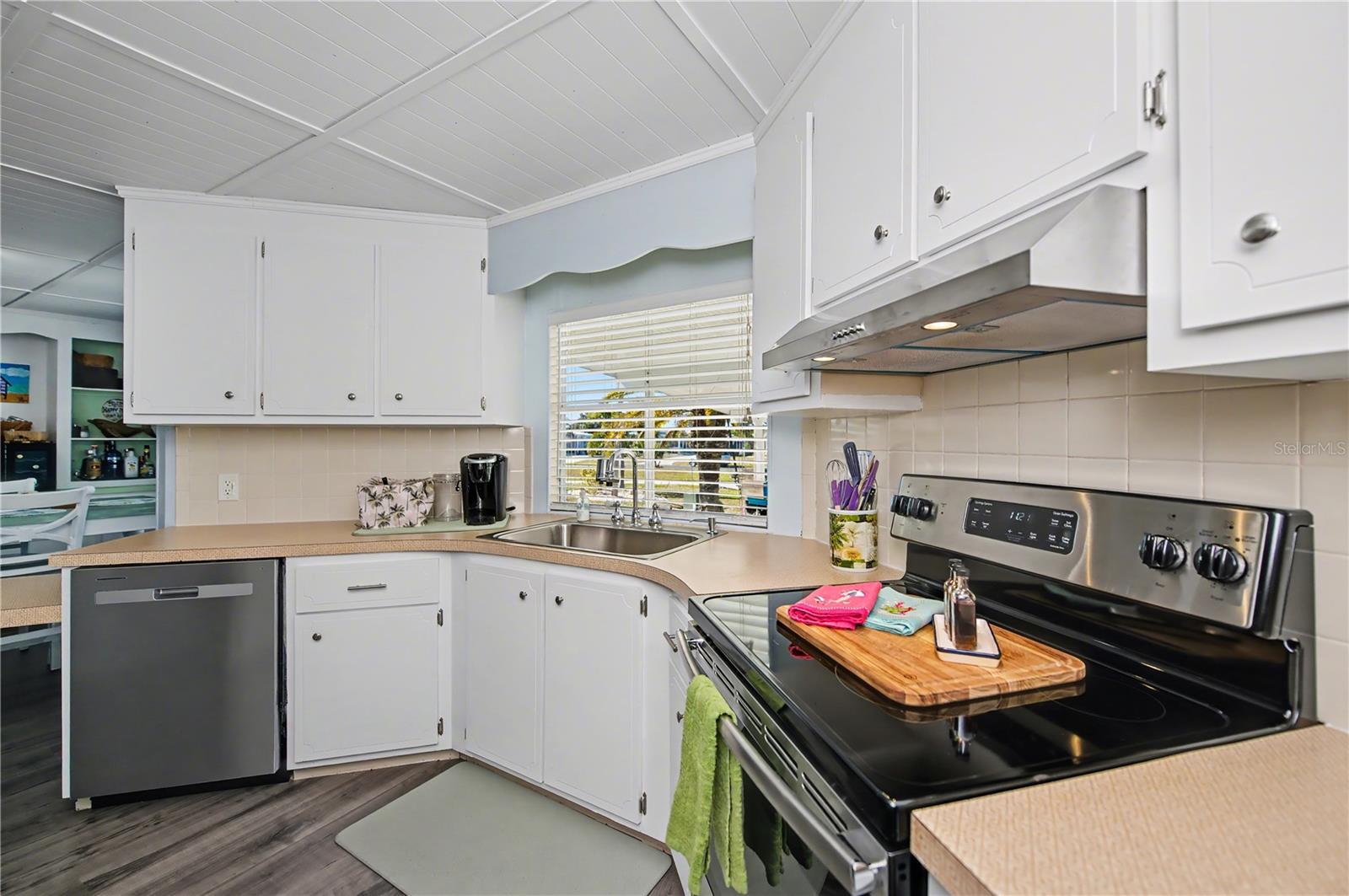 Image 11 of 63 For 3303 Blue Jay Lane