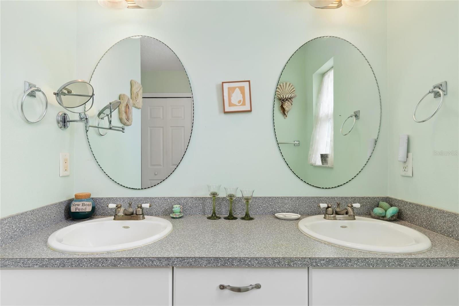 Image 18 of 43 For 125 Baldwin Court Se