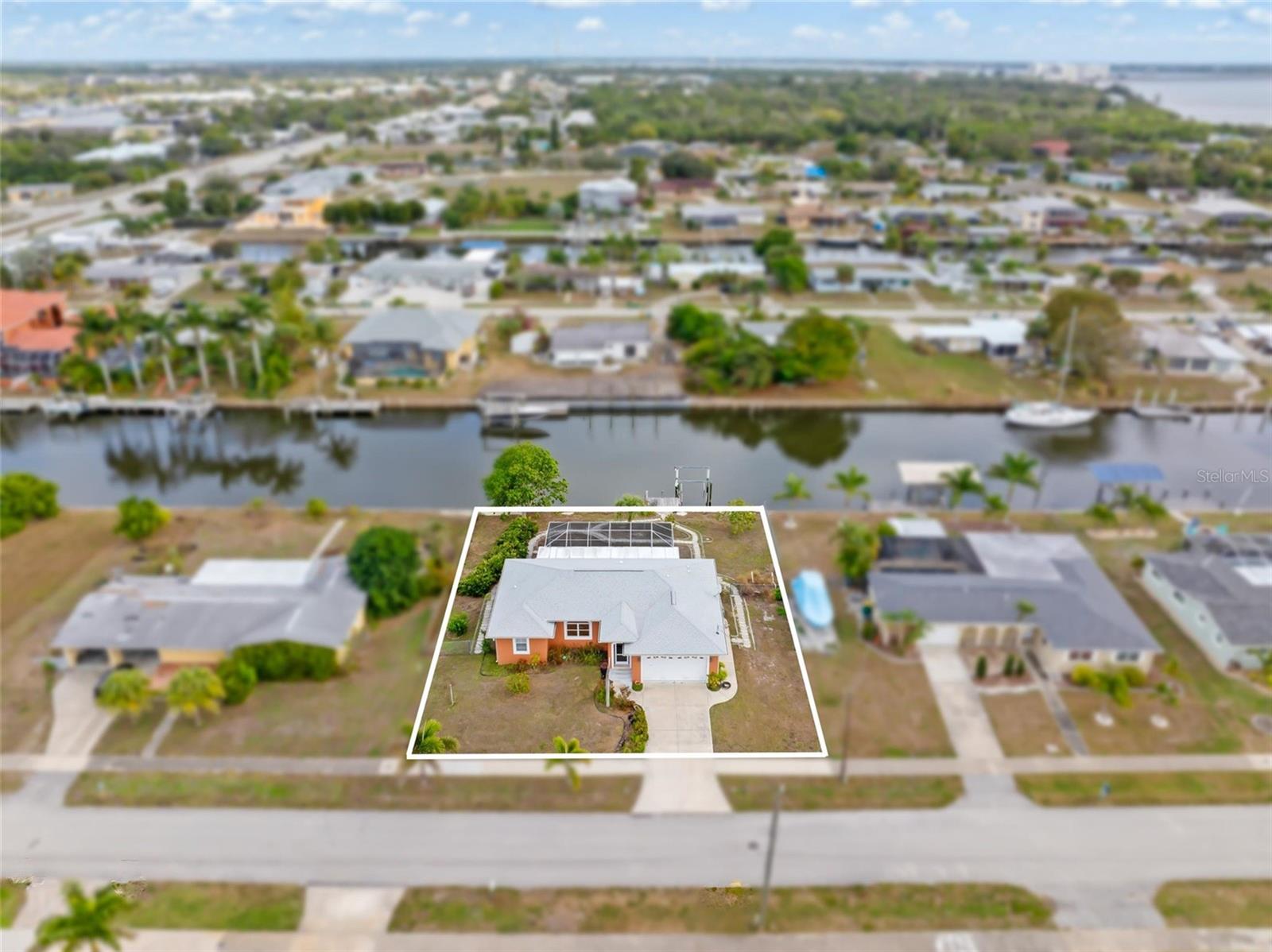 Image 2 of 43 For 125 Baldwin Court Se