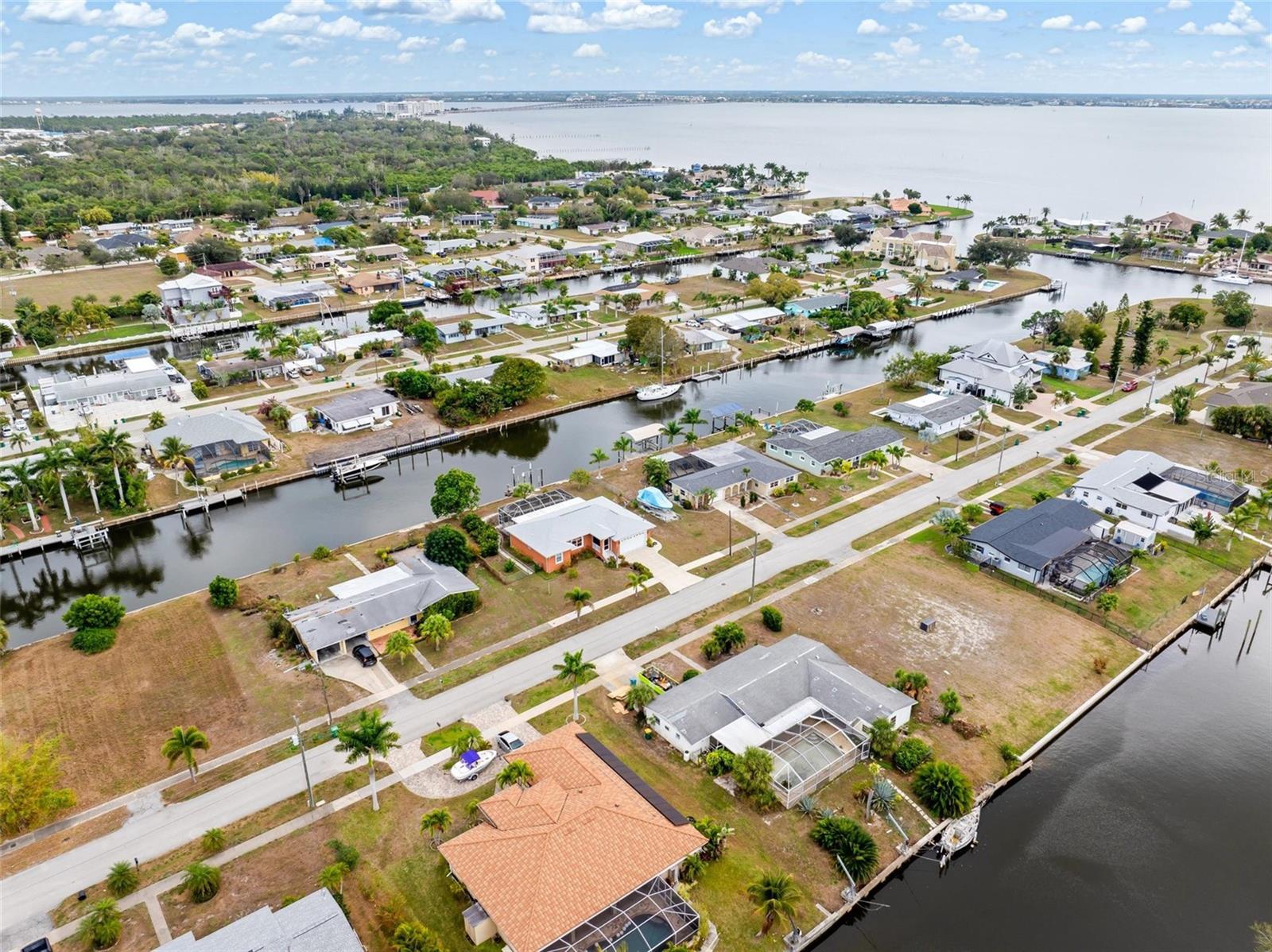 Image 40 of 43 For 125 Baldwin Court Se