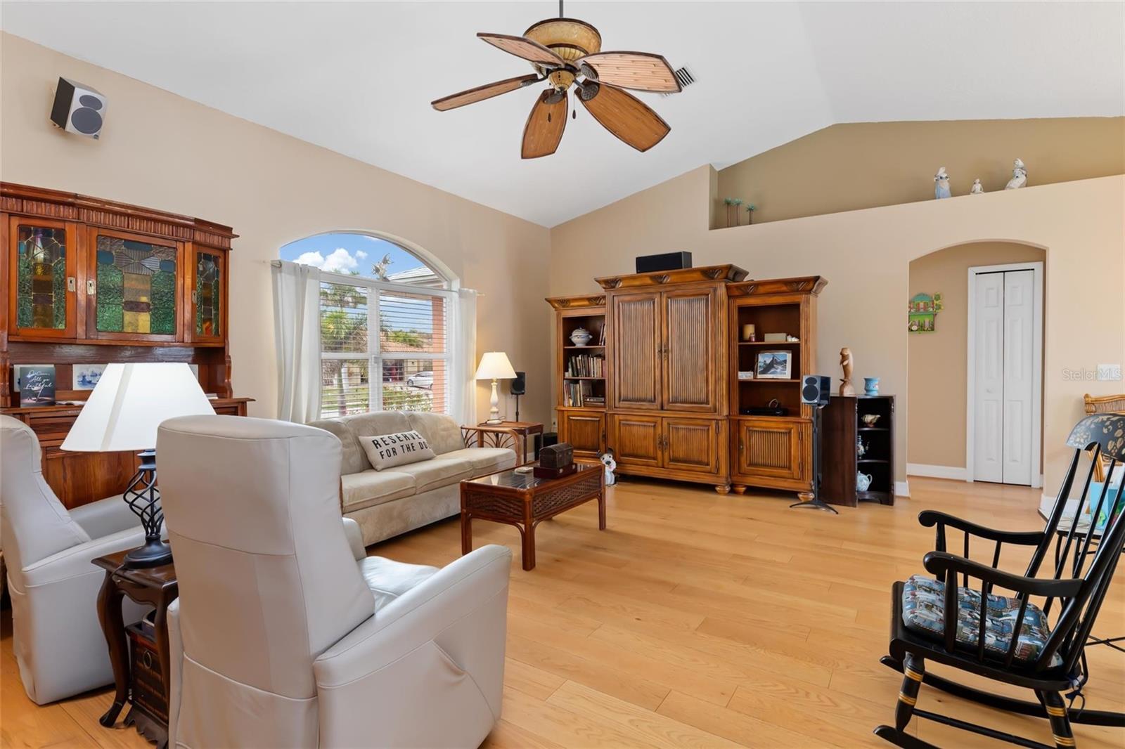 Image 8 of 43 For 125 Baldwin Court Se