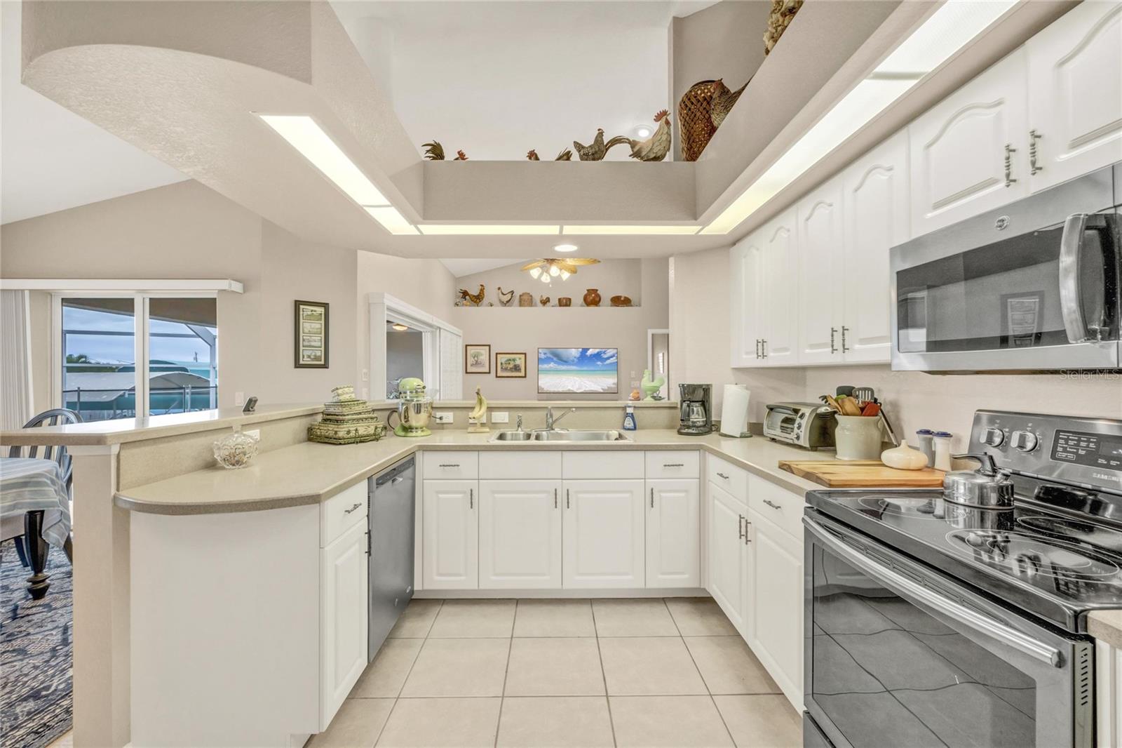 Image 16 of 41 For 1955 Michigan Avenue