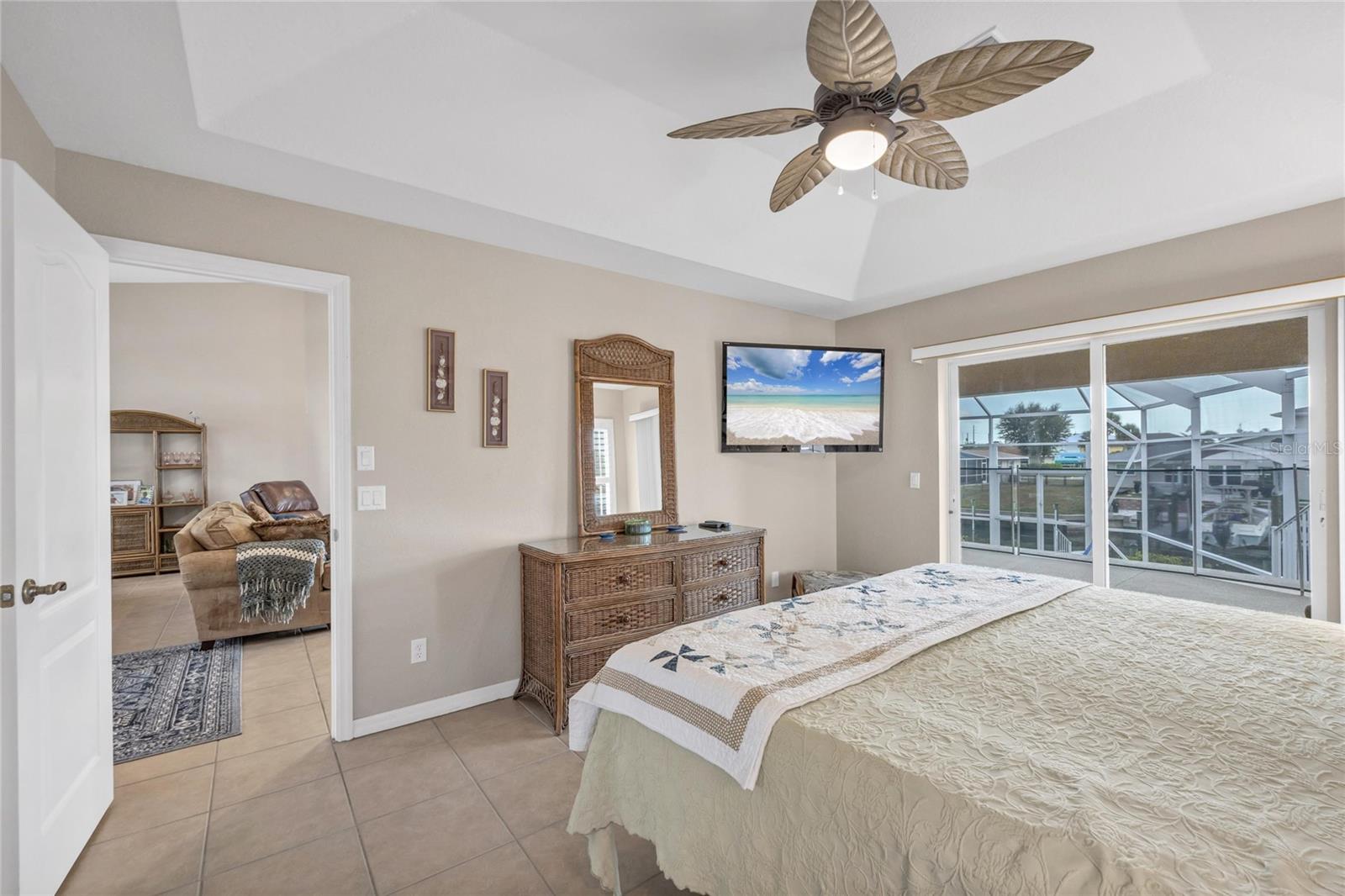 Image 18 of 41 For 1955 Michigan Avenue