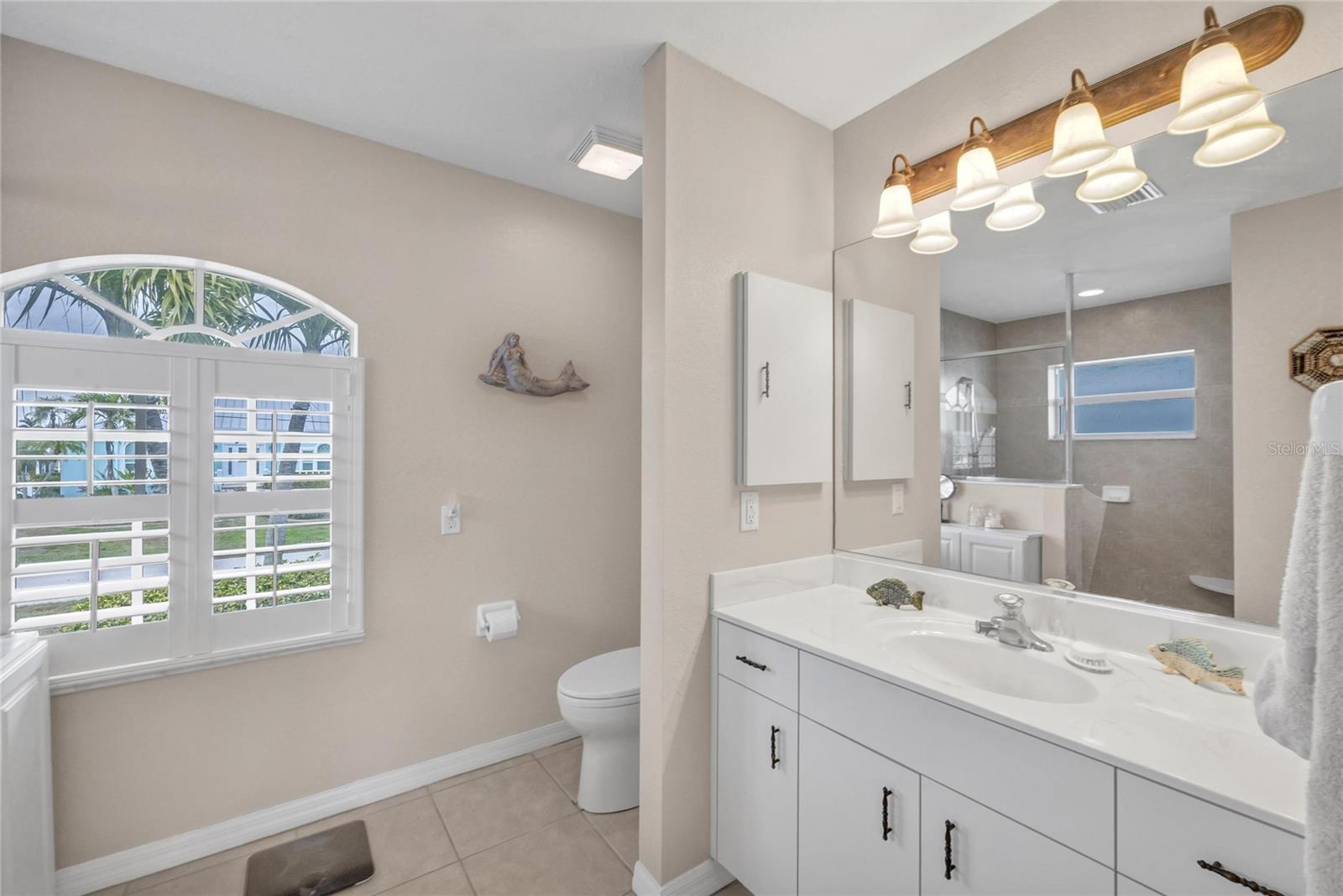 Image 20 of 41 For 1955 Michigan Avenue