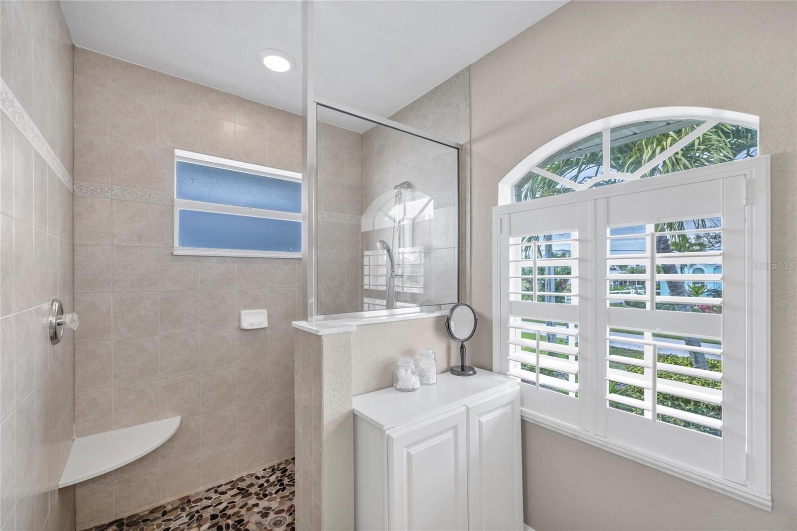 Image 21 of 41 For 1955 Michigan Avenue