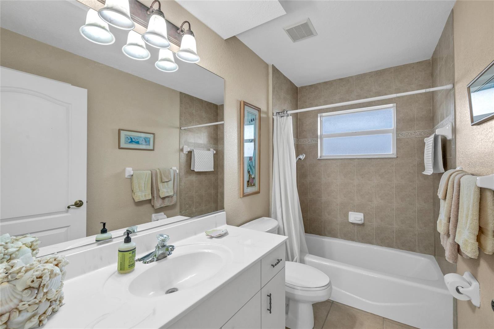 Image 24 of 41 For 1955 Michigan Avenue