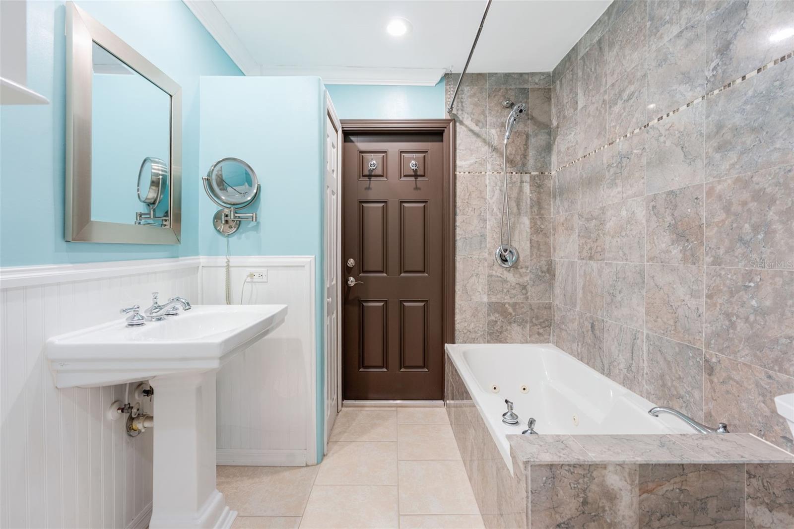 Image 20 of 51 For 322 29th Terrace