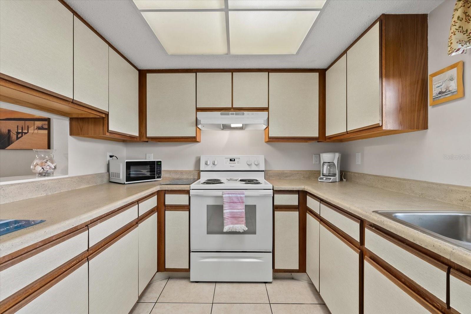 Image 12 of 47 For 1531 Placida Road 204