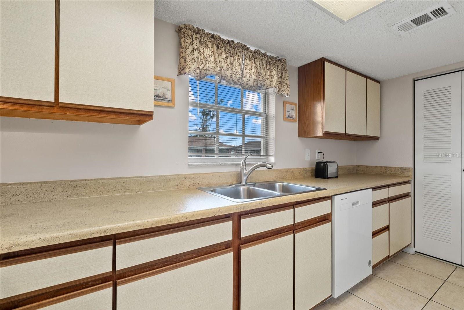 Image 13 of 47 For 1531 Placida Road 204