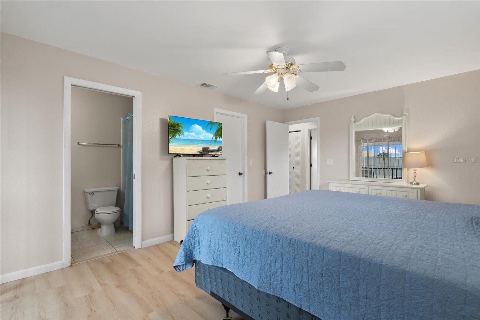 Image 21 of 47 For 1531 Placida Road 204