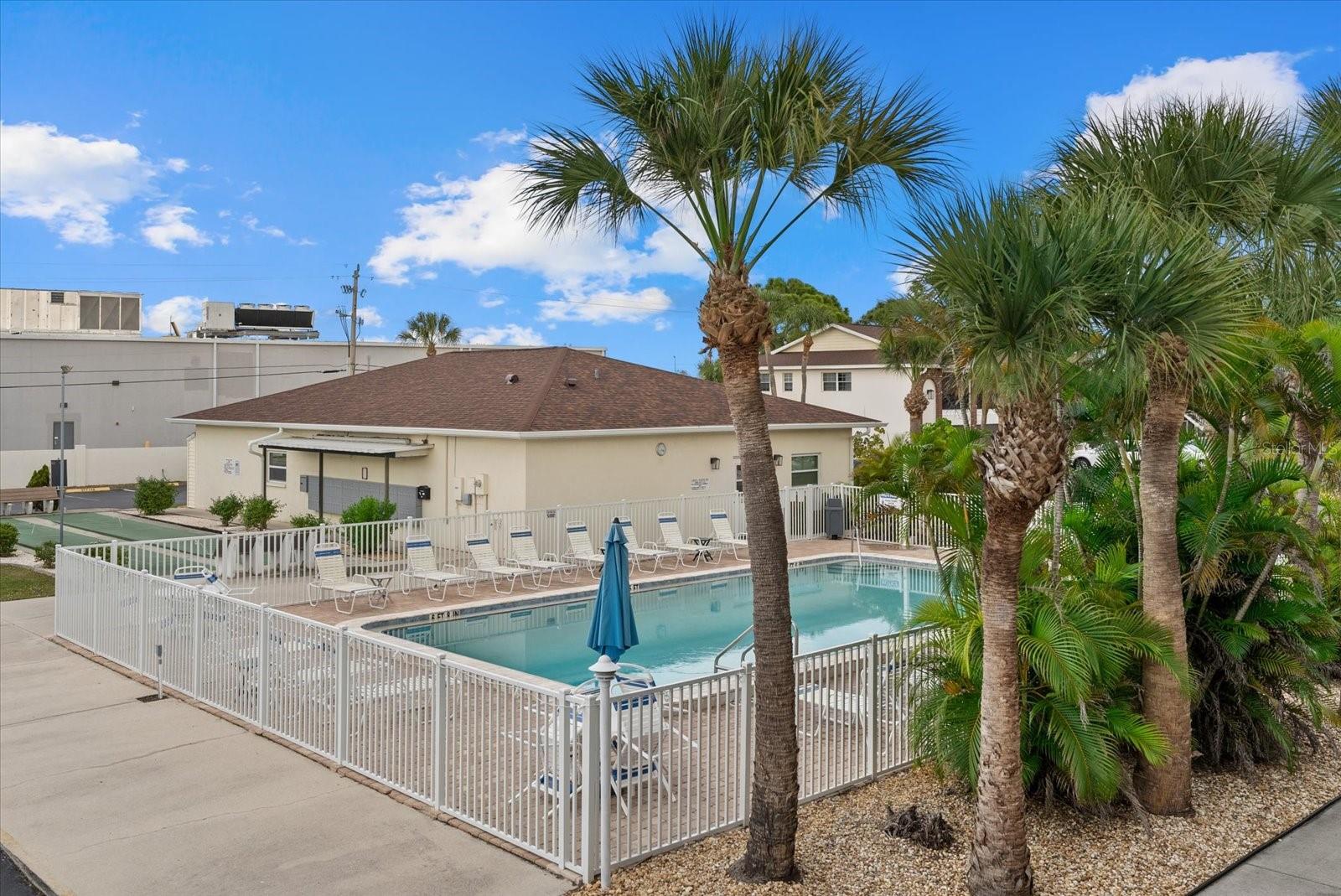 Image 25 of 47 For 1531 Placida Road 204