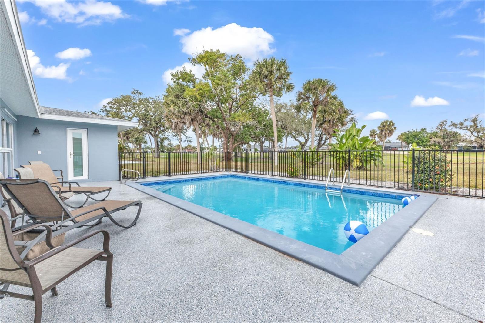 Image 34 of 45 For 16 Oakland Hills Place