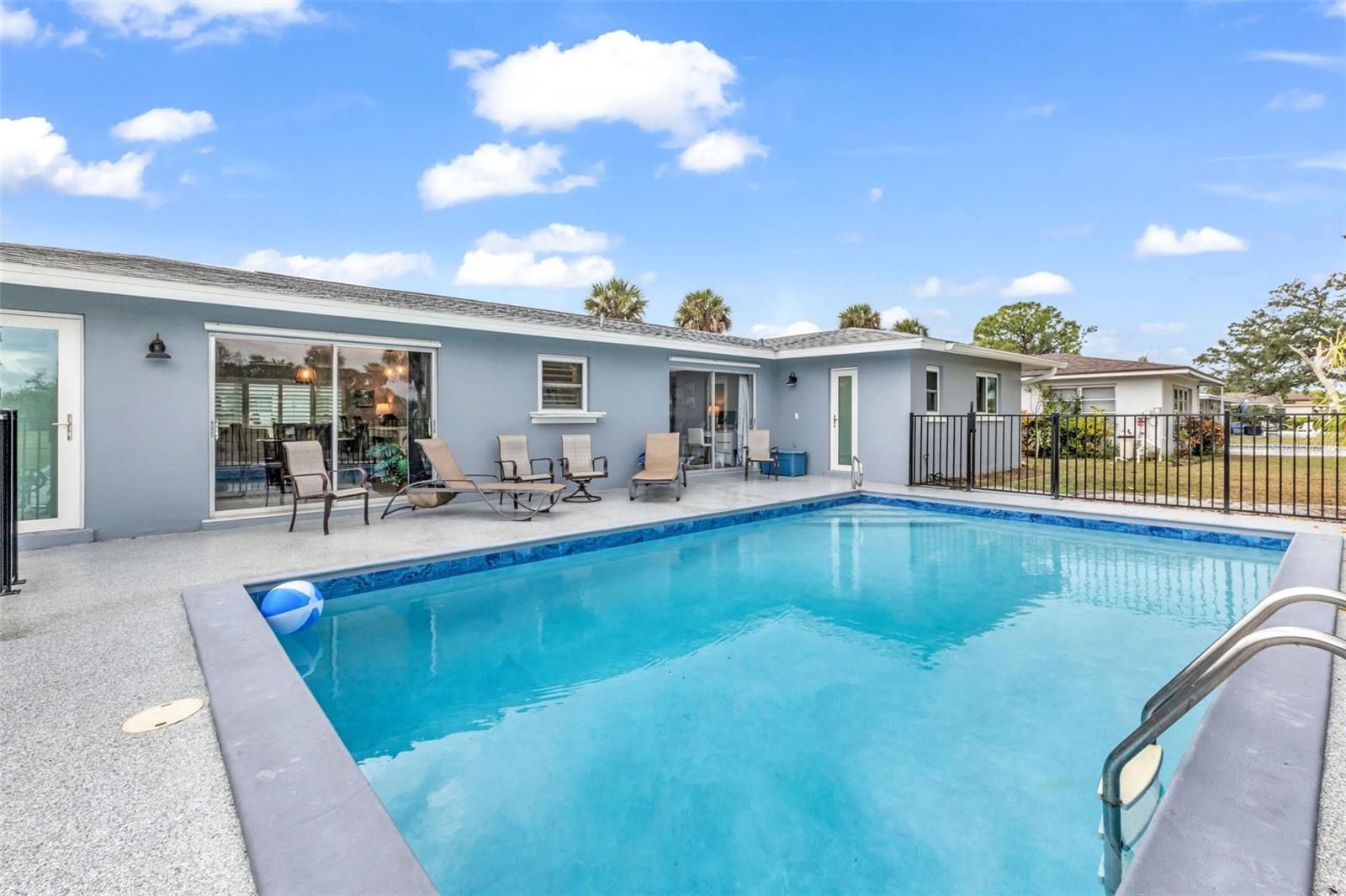 Image 36 of 45 For 16 Oakland Hills Place