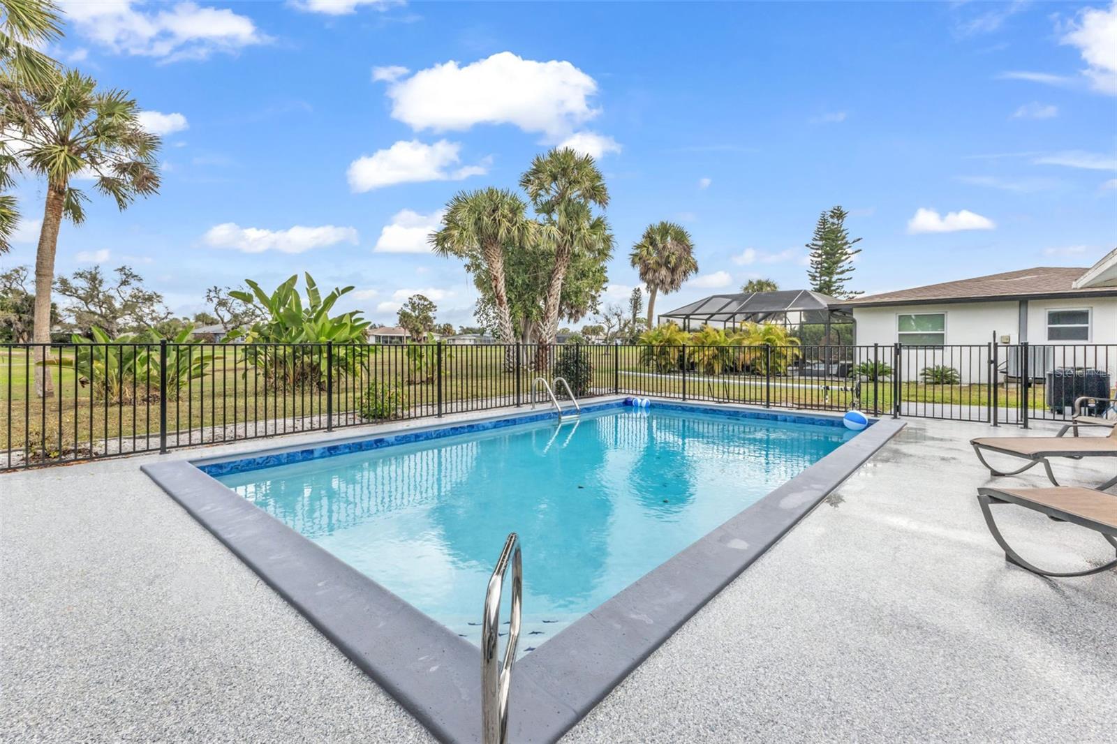 Image 38 of 45 For 16 Oakland Hills Place