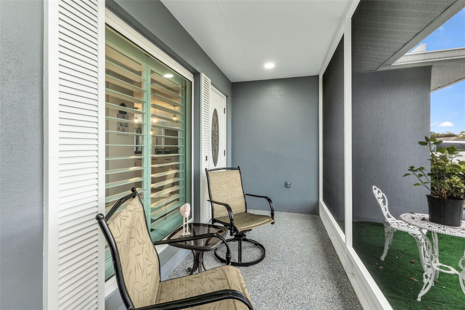 Image 5 of 45 For 16 Oakland Hills Place