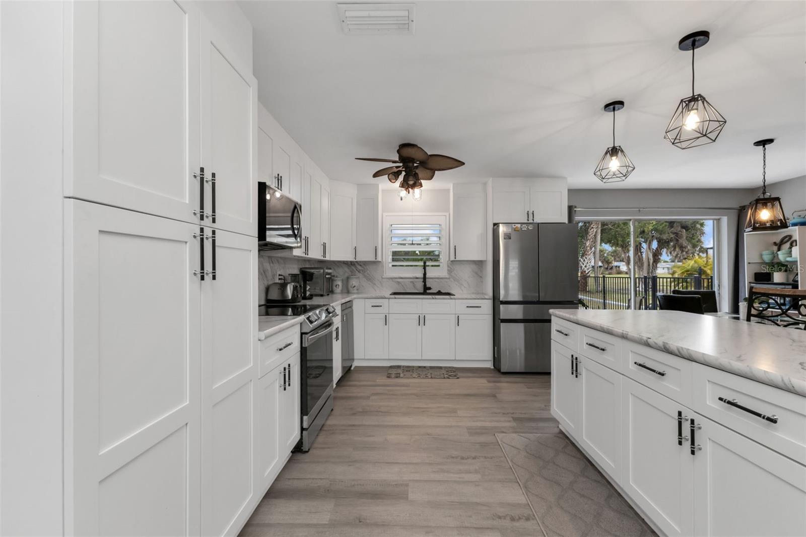 Image 7 of 45 For 16 Oakland Hills Place