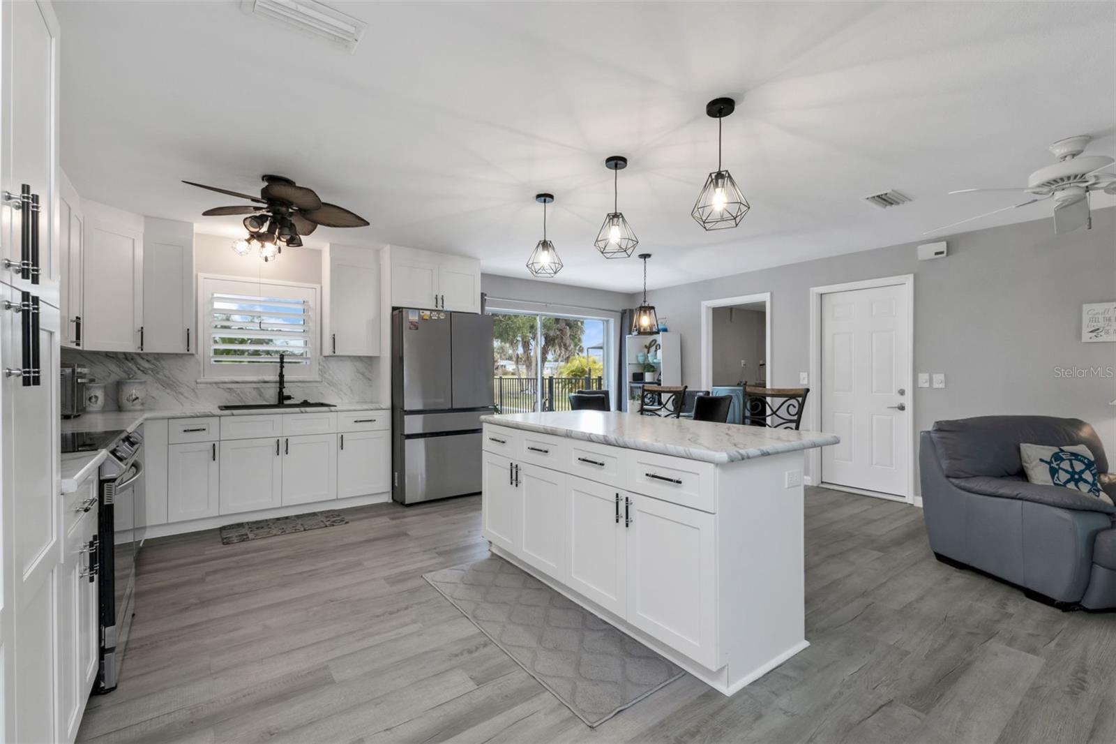 Image 8 of 45 For 16 Oakland Hills Place