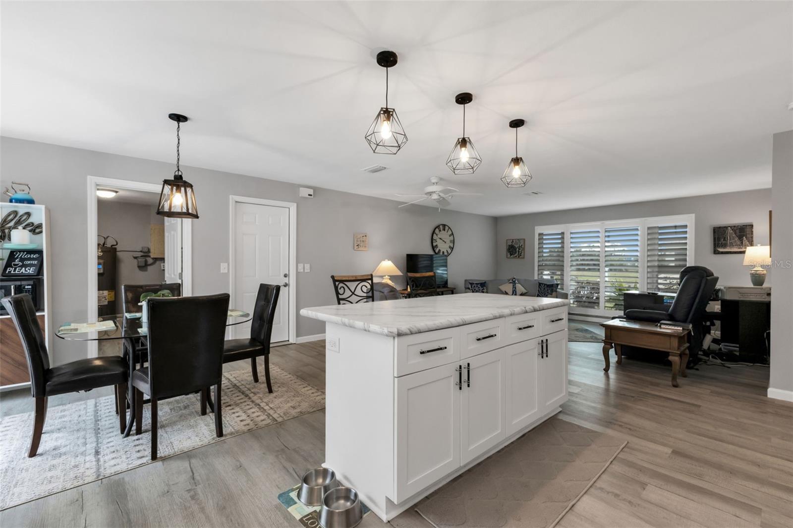 Image 9 of 45 For 16 Oakland Hills Place