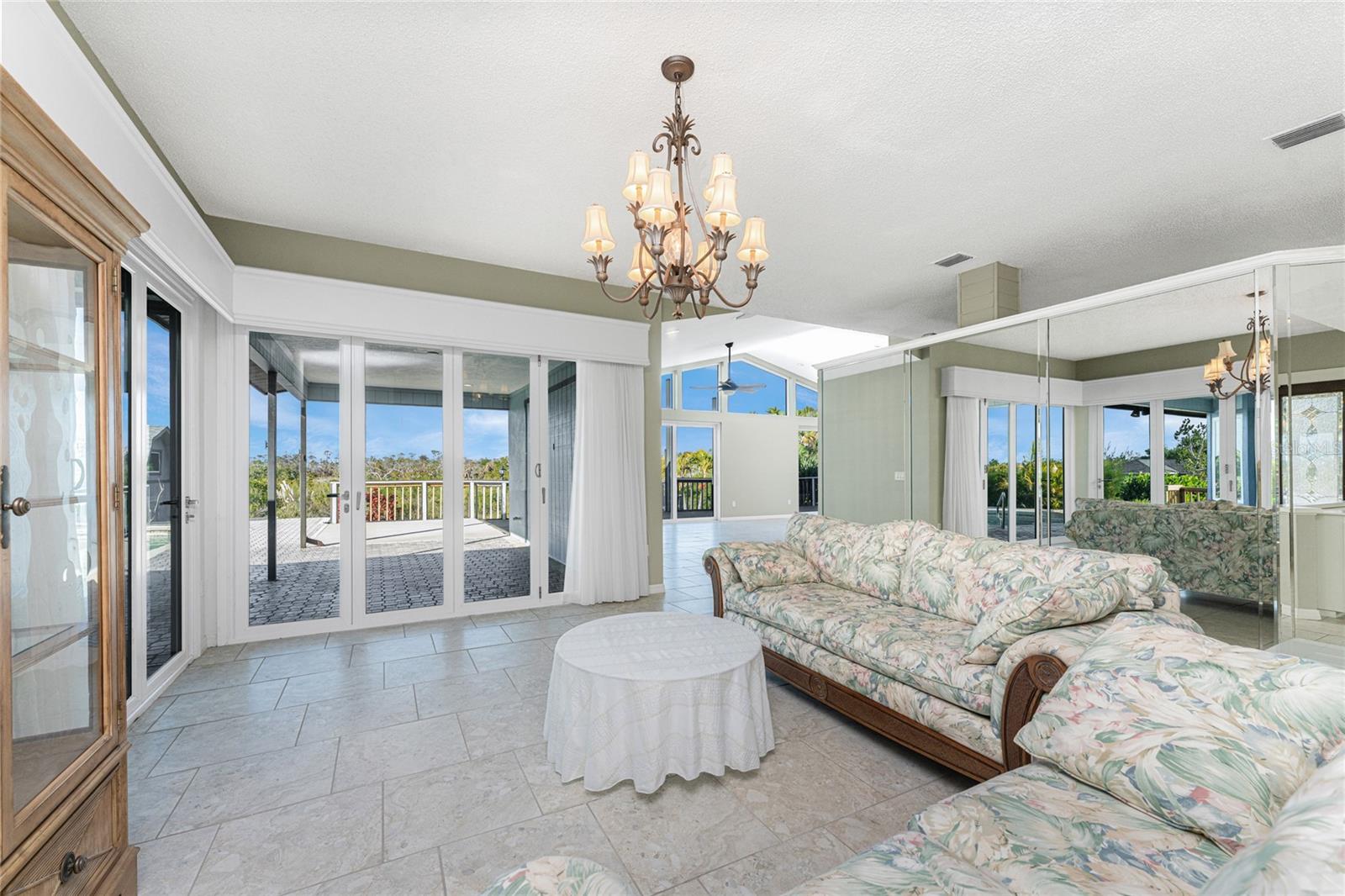 Image 10 of 74 For 50 Spyglass Alley