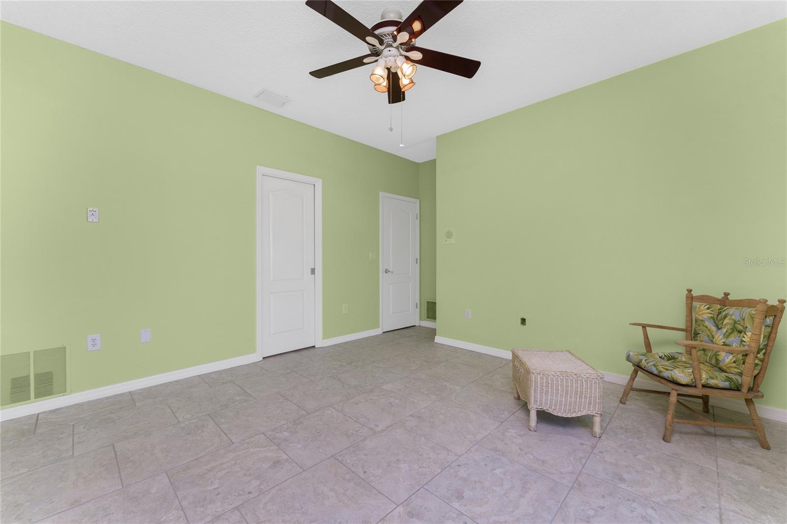 Image 35 of 74 For 50 Spyglass Alley