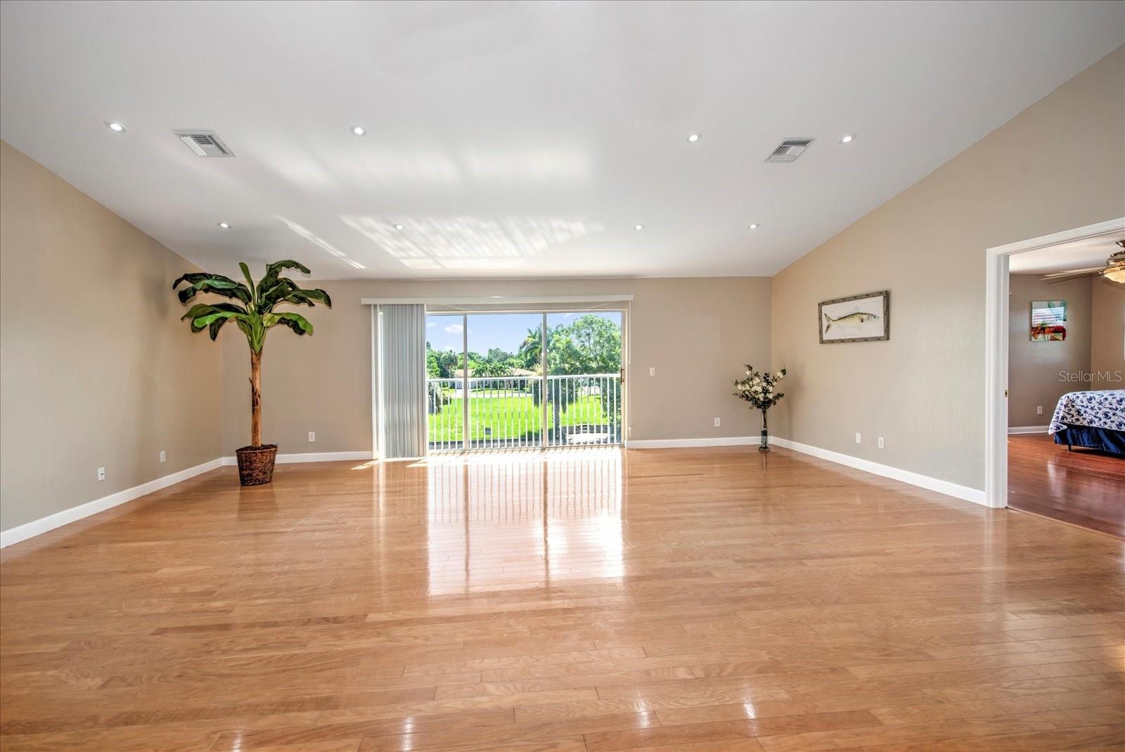 Image 15 of 40 For 4424 Canal Circle