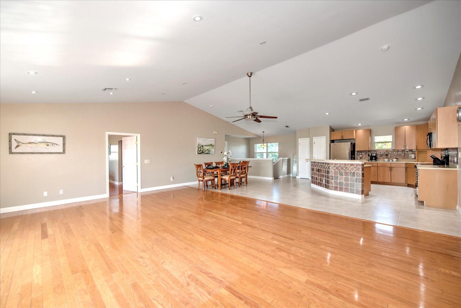 Image 23 of 40 For 4424 Canal Circle