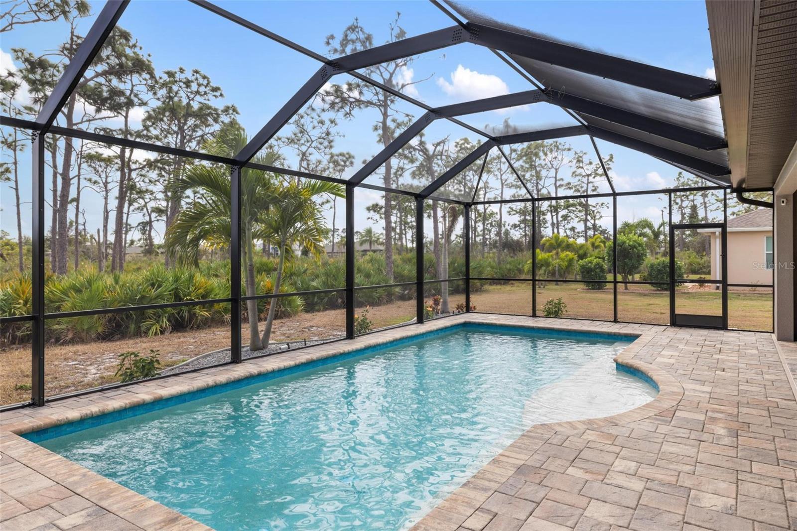 Image 19 of 50 For 270 Brig Circle W