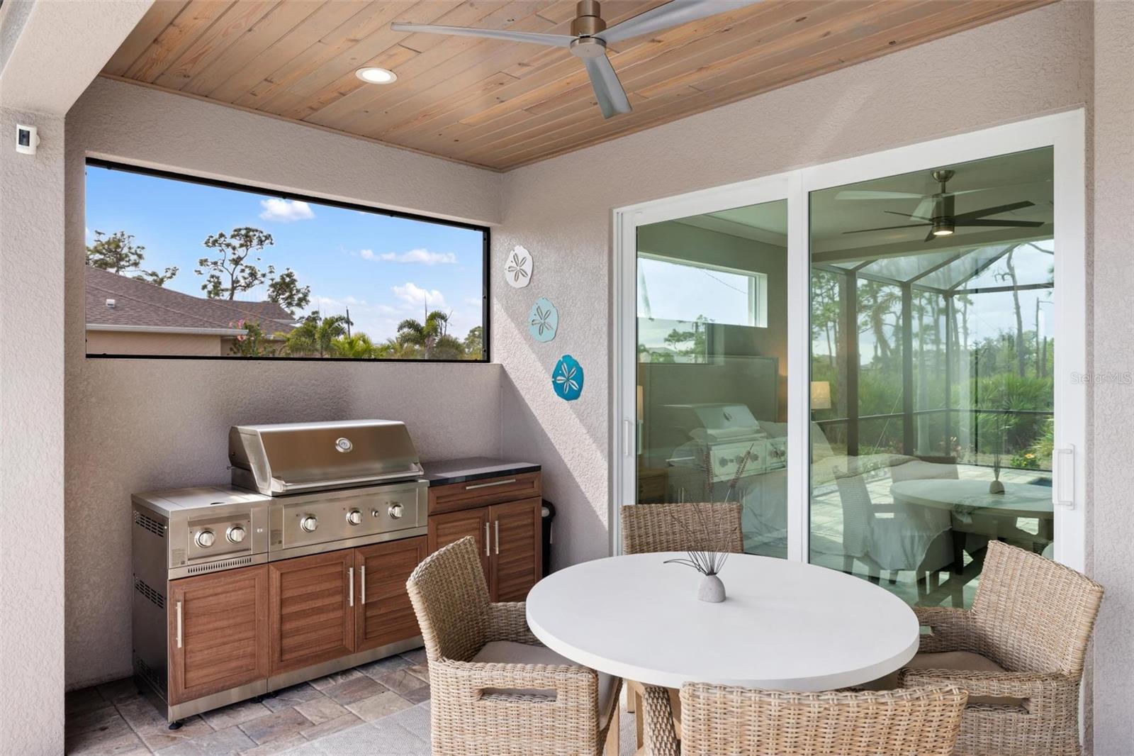 Image 22 of 50 For 270 Brig Circle W