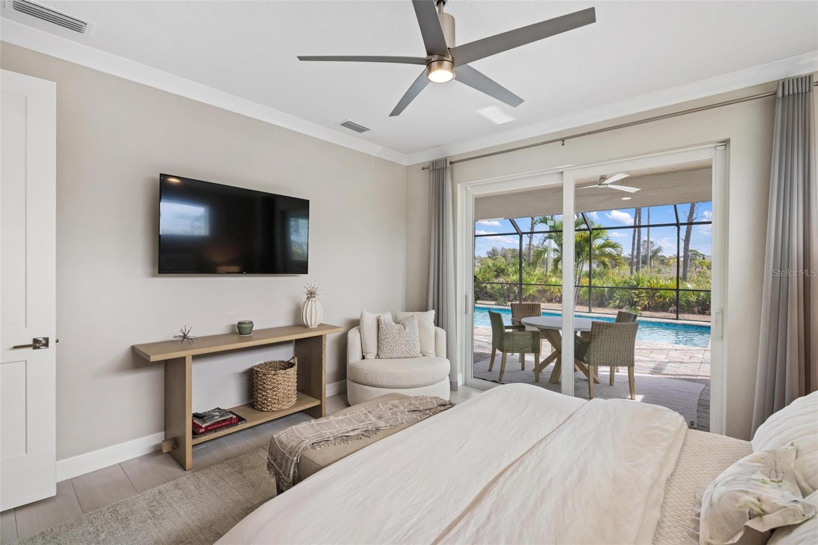 Image 26 of 50 For 270 Brig Circle W