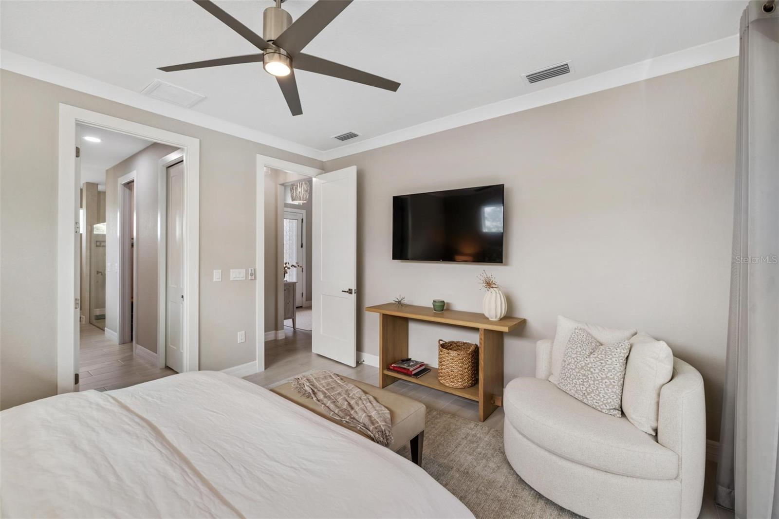 Image 27 of 50 For 270 Brig Circle W