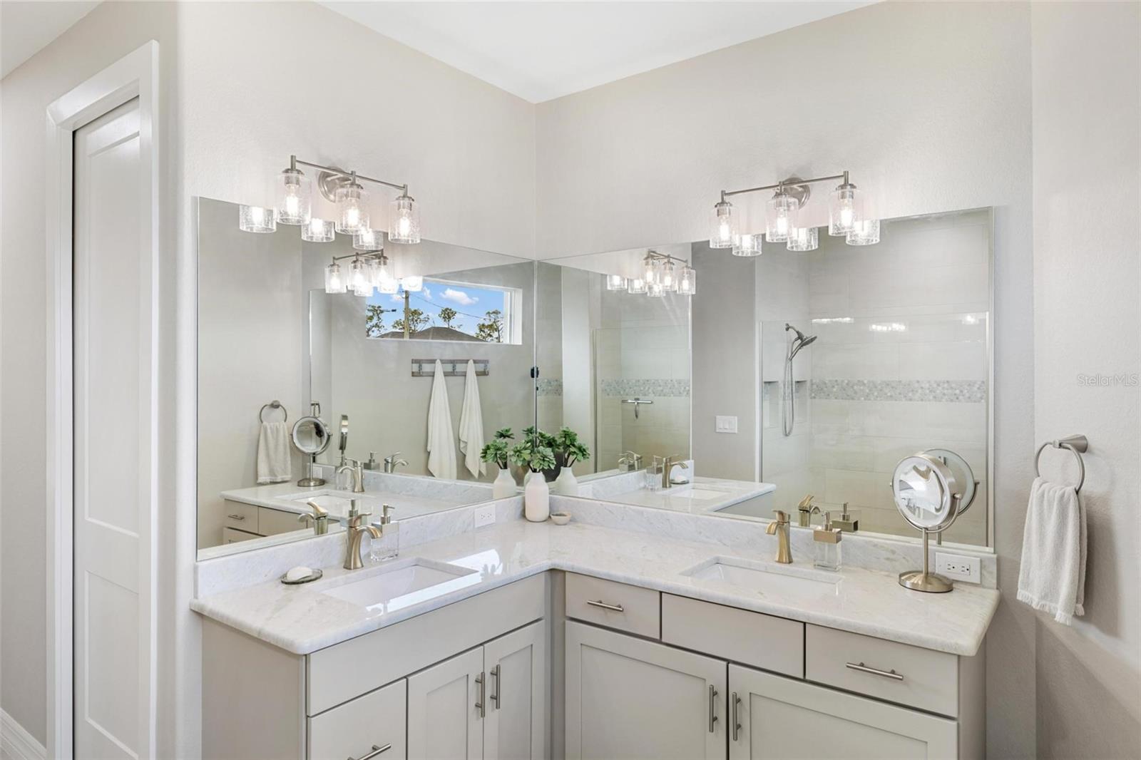 Image 31 of 50 For 270 Brig Circle W