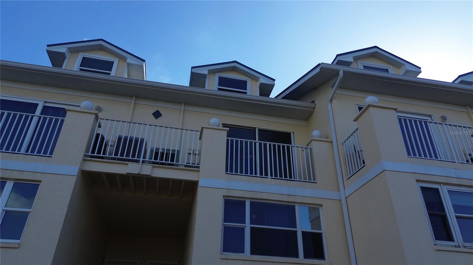 Image 10 of 46 For 4410 Warren Avenue 507