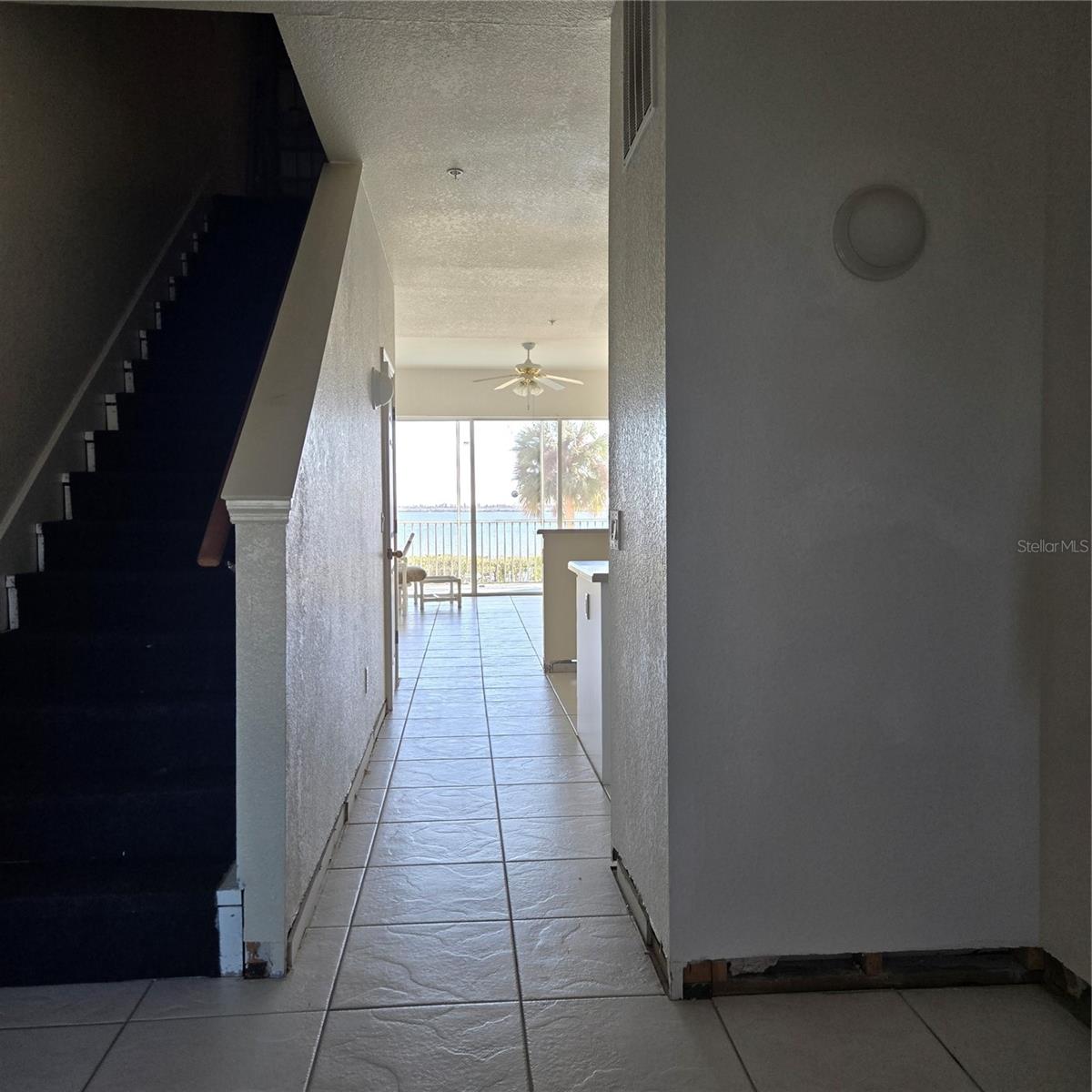 Image 11 of 46 For 4410 Warren Avenue 507