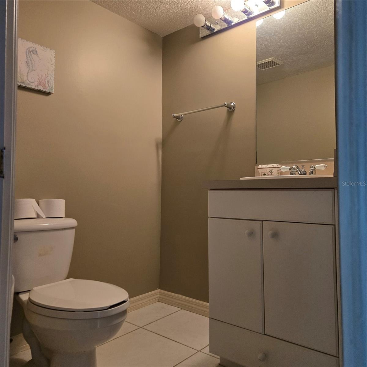 Image 17 of 46 For 4410 Warren Avenue 507