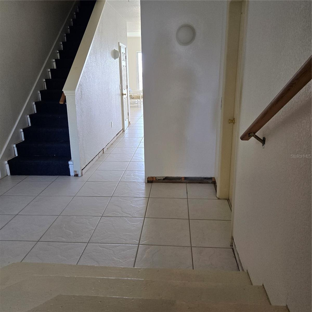 Image 18 of 46 For 4410 Warren Avenue 507