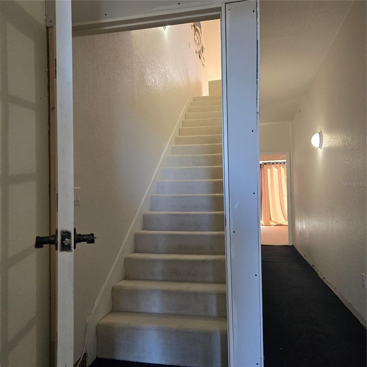 Image 23 of 46 For 4410 Warren Avenue 507