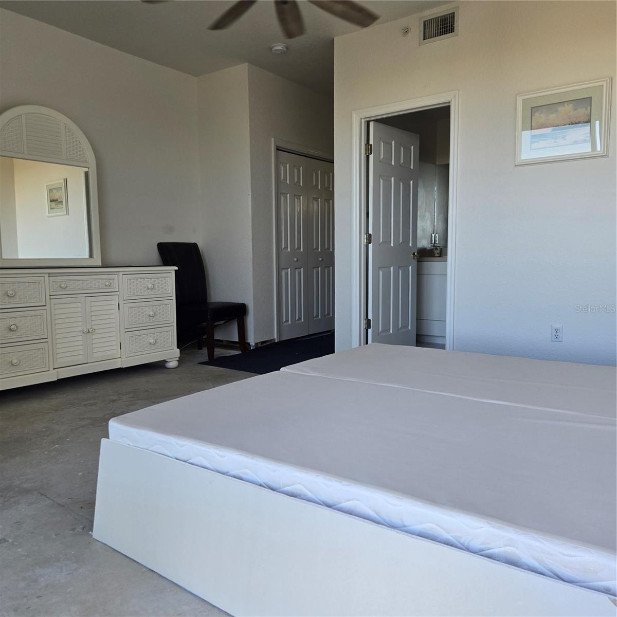 Image 25 of 46 For 4410 Warren Avenue 507